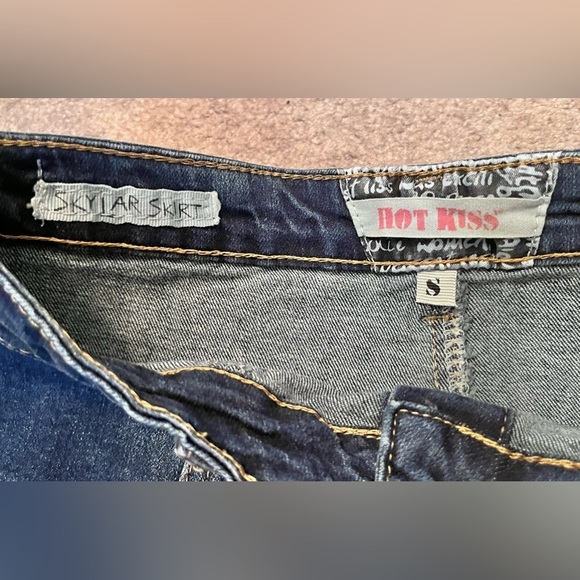 Women’s Blue Denim Mini Skirt with Button Closure - Picture 6 of 8